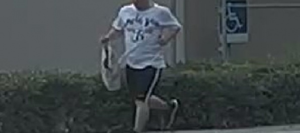 Foto: Polícia hľadá svedka krádeže, neznámy muž surovo napadol 52-ročnú ženu