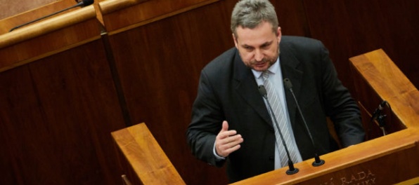 Dostál: Fico je obyčajný populista bez chrbtovej kosti, nechráni záujmy Slovenska v EÚ