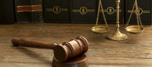 V kauze bitky príbuznými expredsedu parlamentu Pavla Pašku sa začalo súdne pojednávanie