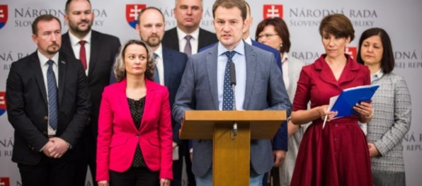 Poslanci z opozície neprišli na výbor, na ktorom mohli presadiť súhlas na odvolanie Richtera