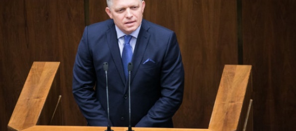 Smer-SD má pripravenú stratégiu pri odvolávaní Richtera, na jeho obranu vystúpi Fico