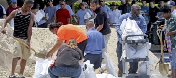Florida a Georgia sa pripravujú na vpád hurikánu Irma, z pobreží evakuujú obyvateľov