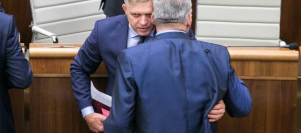 Zotrvanie Richtera je výhrou premiéra Fica, SNS podľa politického analytika očakávane cúvla