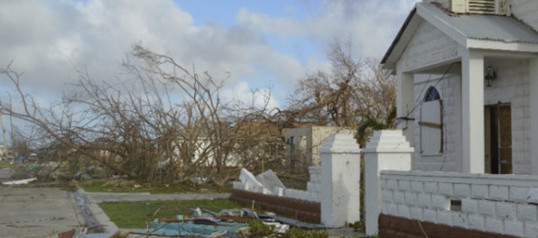 Video: Hurikán Irma zoslabol na kategóriu štyri, no stále je nebezpečný