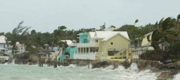 Video: Hurikán Irma dorazil na Kubu, Bahamy po zmene smeru ostali ušetrené