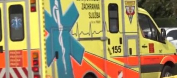 Muž vypadol z budovy Českej televízie, zahynul napriek snahe záchranárov