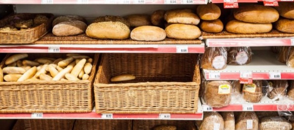 V obchodoch sa má jasne oddeliť čerstvé pečivo od rozmrazeného