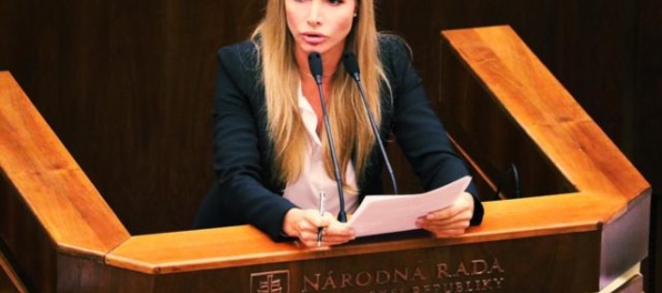 Poslankyňa za hnutie Sme rodina žiada príspevok na osobnú asistenciu aj pre rodičov