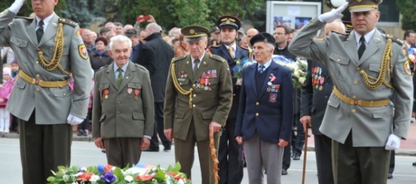 SNS si váži účastníkov národného odboja, poslanci NR SR schválili ich finančné prilepšenie