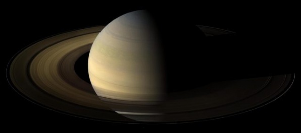 Misia sondy Cassini sa skončila, zhorela v atmosfére Saturnu