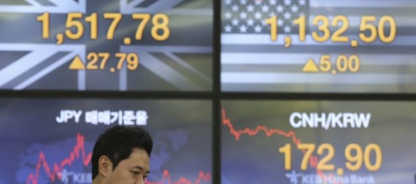 Dolár oslabil v reakcii na ďalšie vystrelenie rakety KĽDR, ale rýchlo sa zotavil