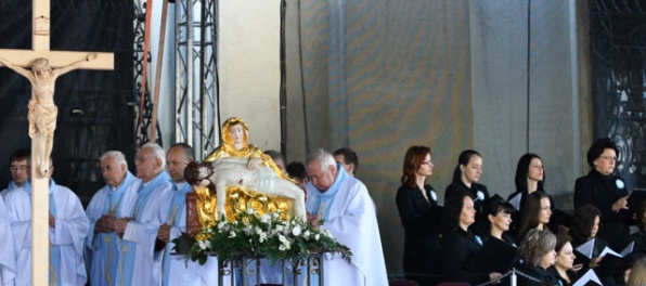 Na Národnú púť v Šastíne prišli tisícky ľudí, prezidenta Kisku v homílii zaujala pasáž o rodine