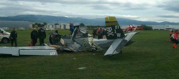 Foto: V Prievidzi sa zrútilo malé lietadlo s tromi ľuďmi na palube (aktualizované)