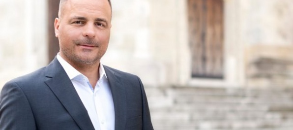 Na víťazstvo vo voľbách nestačí zamoriť kraj bilbordami, hovorí kandidát na župana Droba