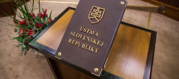 Deň ústavy sa nepreradí medzi pamätné dni a 28. október nebude štátnym sviatkom