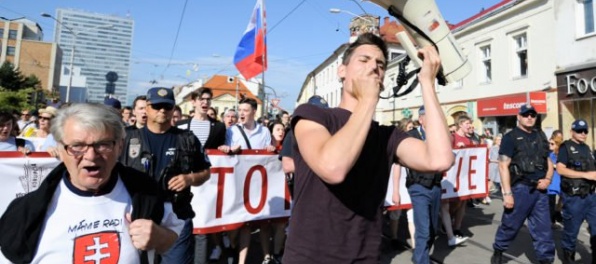 Slovensko čaká ďalší pochod proti korupcii, iniciatívu študentov podporujú vedci aj učitelia