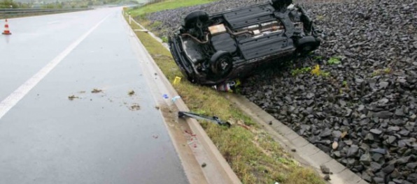 Foto: Eva neprežila nehodu na D1, vodič dostal šmyk a auto sa niekoľkokrát prevrátilo