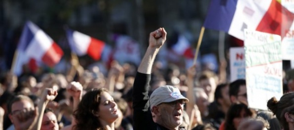 Väčšinu vo francúzskom senáte získali konzervatívci, Macronovo hnutie skončilo tretie