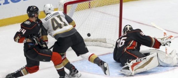 Nováčik NHL v príprave zdolal Anaheim, „blesky“ s Budajom v bránke nestačili na „panterov“