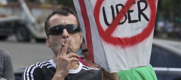 Londýn nechce predĺžiť licenciu taxislužbe Uber, petíciu za jej zachovanie podpísalo vyše pol milióna ľudí