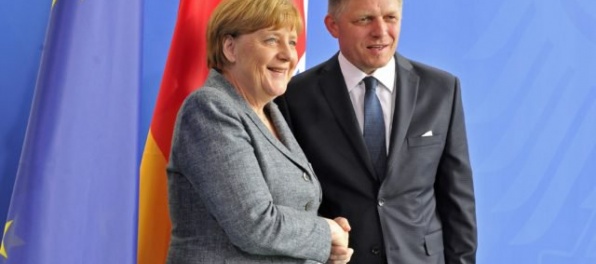 Fico zablahoželal Merkelovej k víťazstvu vo voľbách, Schulzovi želá v opozícii len to najlepšie