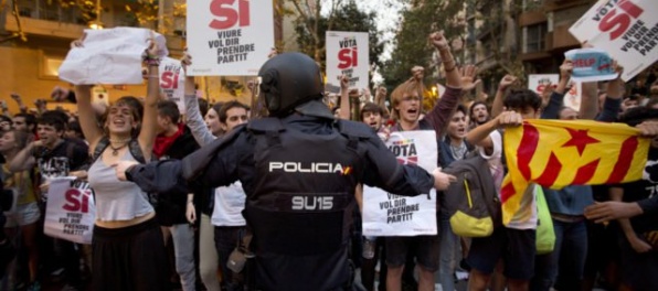 Španielska polícia hrozí, že obsadí priestory a zabráni tomu, aby sa v nich dalo hlasovať