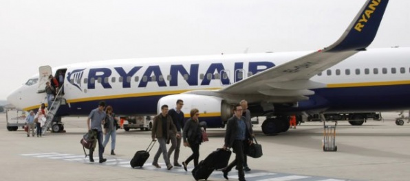 Ryanair po zrušení tisícok letov čelí obvineniu zo zavádzania cestujúcich