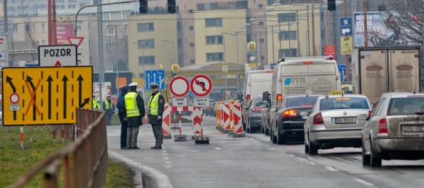 V Bratislave budú viaceré dopravné obmedzenia, dôvodom blahorečenie Tita Zemana