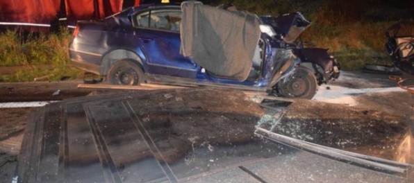 Foto: Zrážku s nákladiakom pri Ružomberku neprežil vodič, spolujazdkyňa a bábätko