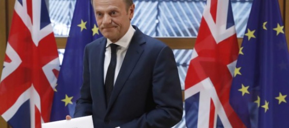 Tusk vyzval španielskeho premiéra, aby sa vyvaroval ďalšieho použitia násilia