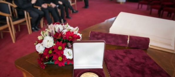 Univerzita Komenského udelila zlatú medailu kardinálovi Kurtovi Kochovi