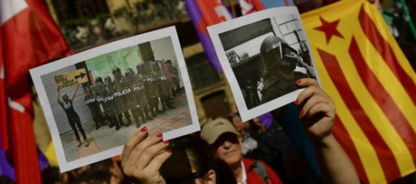 Katalánsko ochromil obrovský štrajk, ľudia protestujú proti policajnej brutalite počas referenda