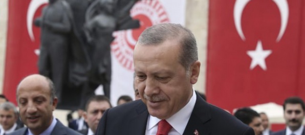 Turecký prezident Erdogan pricestoval do Teheránu riešiť problematiku kurdského referenda