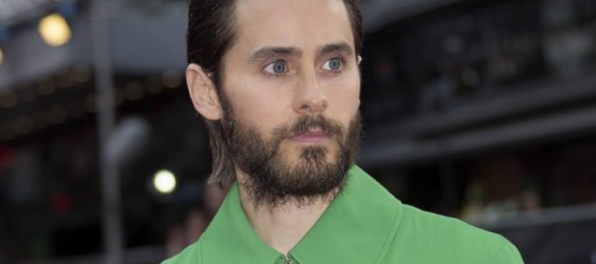 Jared Leto stvárni zosnulého zakladateľa magazínu Playboy Hugha Hefnera