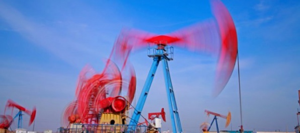 Ropa najprv zdražela, ale po uzatvorení obchodovania sa jej ceny vyvíjali zmiešane