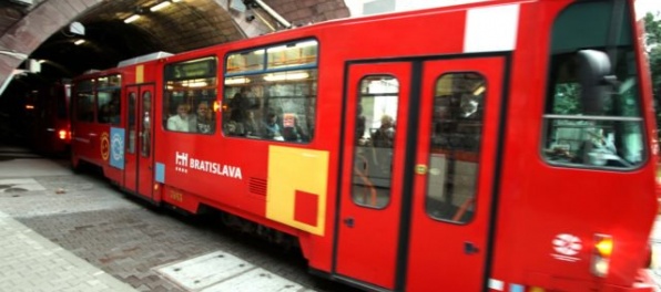 V Bratislave posilnia niektoré spoje MHD, dôvodom Biela noc