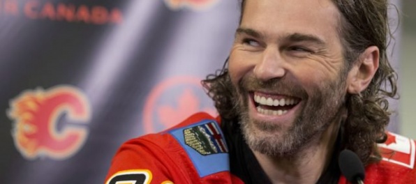 Jaromír Jágr potrebuje čas, jeho debut za Calgary Flames sa odkladá