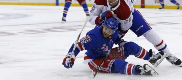 Video: Lundqvist vychytal shutout, „jazdci“ majú prvý triumf v novej sezóne NHL