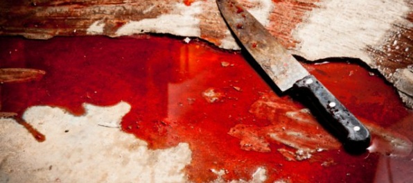 Muž na ulici v Plešivci podrezal družku, je obvinený z obzvlášť závažného zločinu vraždy