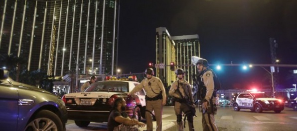 Strelec z Las Vegas vypálil 200 výstrelov na ochrankára predtým, ako začal masaker na koncerte