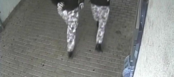 Foto: Polícia hľadá podozrivých z lúpeže v Slovenskej sporitelni (aktualizované)