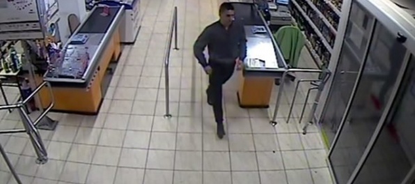 Foto: Polícia objasňuje krádež v potravinách, pátra po mužovi z kamerových záznamov
