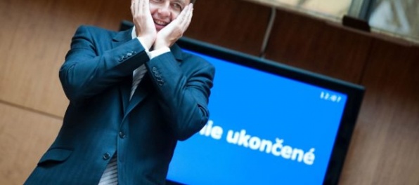 Aktualizované: Vláda odklepla Kažimírov návrh rozpočtu, deficit prvýkrát klesne pod percento