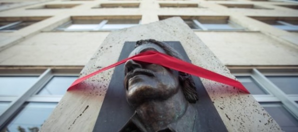 Poslanci dostali tisícky emailov proti novele ÚPN, iniciatíva Pamätaj doručila Ficovi list