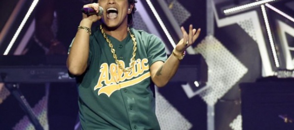 Bruno Mars ovládol nominácie na American Music Awards, cenu môžu získať aj autori hitu Despacito