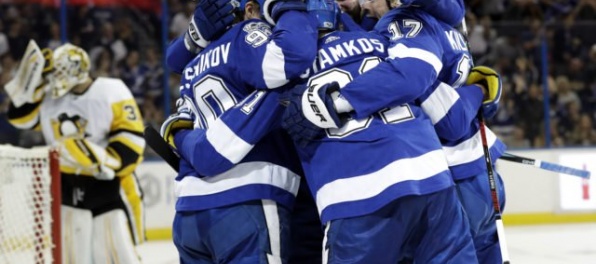 Video: Stamkos zariadil výhru Tampy, Pánikova gólová séria skončila