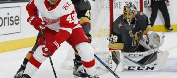 Video: Ottawa s Jarošom deklasovala Calgary, prvá prehra Devils, Tatar zaujal úspešnou bitkou