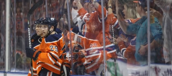 Edmonton nemôže počítať s útočníkom Draisaitlom, proti Senators ho nahradí nováčik