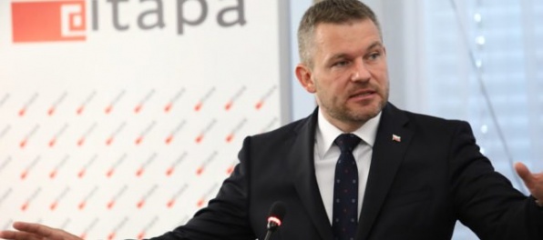 Minister Pellegrini odcestoval do Ománu, bude rokovať o obchode, investíciách a vede