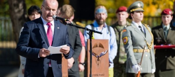 Foto: Pamätníkom si uctili slovenských vojakov, ktorí zahynuli v Afganistane počas plnenia úloh